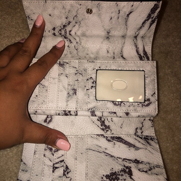 GUESS clutch wallet - Picture 3 of 4